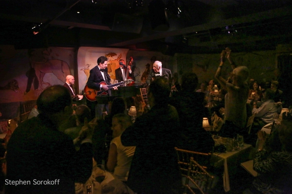 Photo Coverage: John Pizzarelli Quartet Plays Cafe Carlyle! 