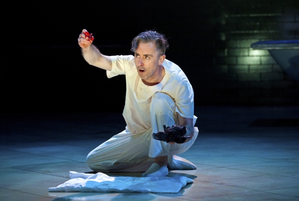 Photo Flash: Get a First Look at Alan Cumming in MACBETH on Broadway! Image
