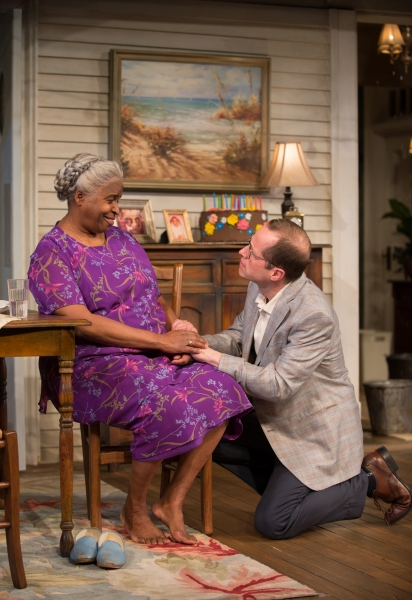 Photo Flash: First Look at Steppenwolf Theatre's HEAD PASSES Image