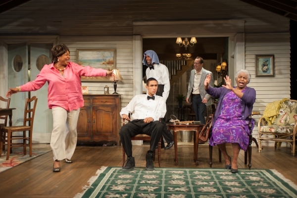 Photo Flash: First Look at Steppenwolf Theatre's HEAD PASSES Image