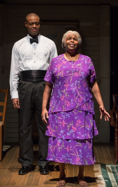 Photo Flash: First Look at Steppenwolf Theatre's HEAD PASSES Image