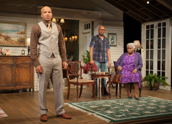 Photo Flash: First Look at Steppenwolf Theatre's HEAD PASSES Image