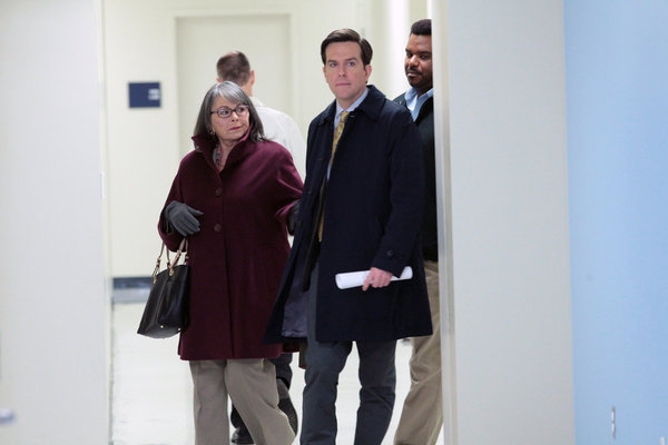 Photo Flash: THE OFFICE's 'Paper Plane,' Airing 4/25 Image
