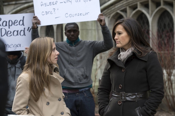 Photo Flash: LAW & ORDER: SVU's 'Girl Dishonored,' Airing 4/24 Image