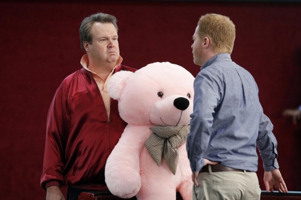 Photo Flash: MODERN FAMILY's 'My Hero,' Airing 5/8 Image