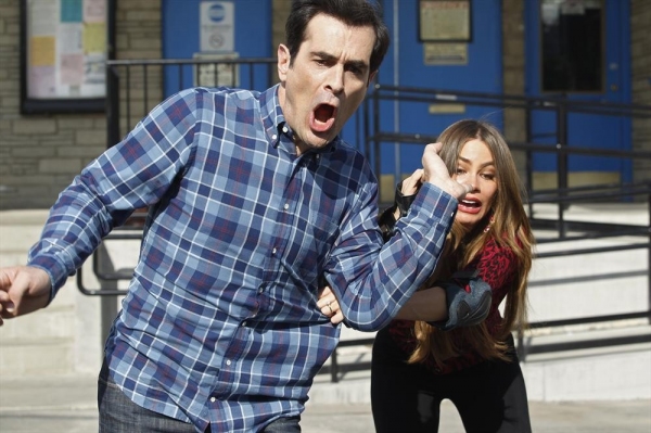Photo Flash: MODERN FAMILY's 'My Hero,' Airing 5/8 Image