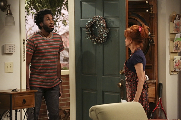 Photo Flash: MIKE & MOLLY's 'Molly's Out of Town,' Airing 5/6 Image