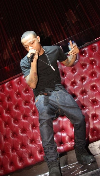 Photo Flash: Bow Wow Performs at LAX Nightclub  Image