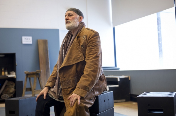 Photo Flash: Sneak Peek at Stephen Yoakam in Rehearsals for Guthrie's AN ILIAD Image
