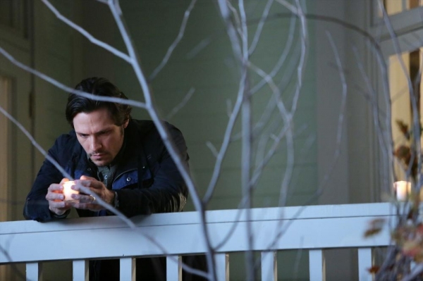 Photo Flash: REVENGE's 'Engagement,' Airing 5/5 Image