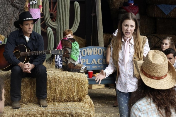 Photo Flash: THE MIDDLE's 'Hallelujah Hoedown,' Airing 5/8 