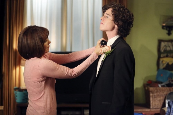 Photo Flash: THE MIDDLE's 'Hallelujah Hoedown,' Airing 5/8 Image