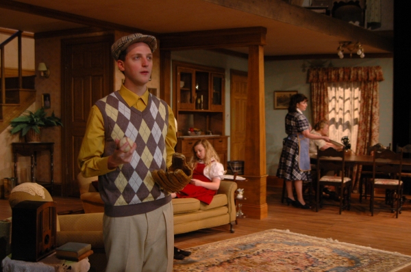 Photo Flash: First Look at Eugene Morris Jerome and More in BRIGHTON BEACH MEMOIRS at Theatre Memphis 