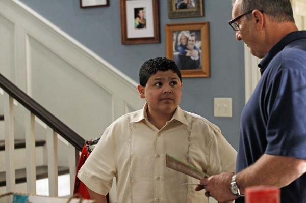 Photo Flash: MODERN FAMILY's 'Games People Play,' Airing 5/15 