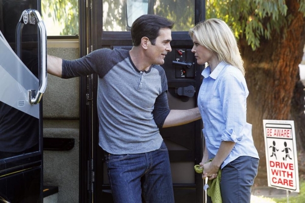 Photo Flash: MODERN FAMILY's 'Games People Play,' Airing 5/15 Image
