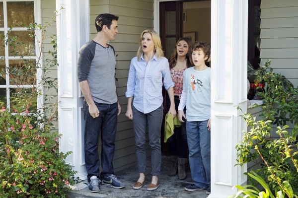 Photo Flash: MODERN FAMILY's 'Games People Play,' Airing 5/15 Image