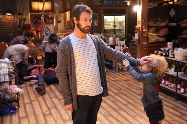Photo Flash: HOW TO LIVE WITH YOUR PARENTS' Episode 'How To Stand On Your Own Two Feet,' 5/15 Image