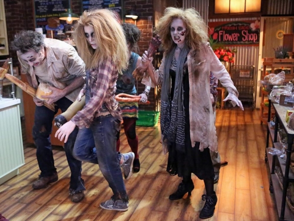 Photo Flash: HOW TO LIVE WITH YOUR PARENTS' Episode 'How To Stand On Your Own Two Feet,' 5/15 Image