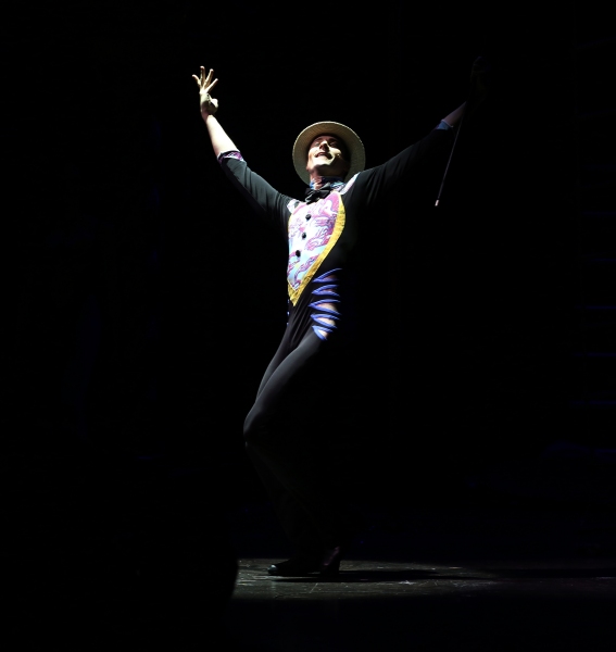 Photo Coverage: Spread a Little Sunshine with PIPPIN's Magical Opening Night Curtain Call!  Image