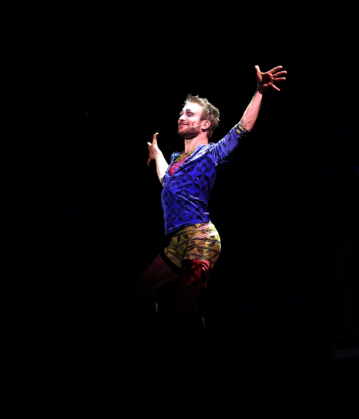 Photo Coverage: Spread a Little Sunshine with PIPPIN's Magical Opening Night Curtain Call!  Image