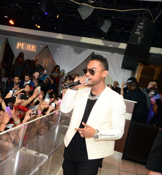 Photo Flash: Miguel Performs Live at PURE Nightclub  Image