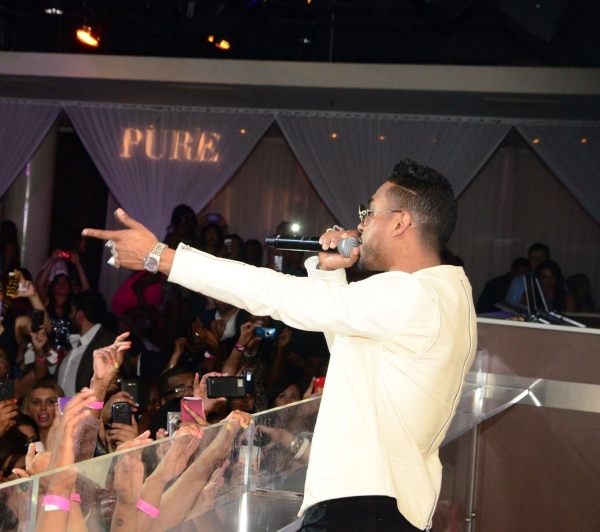 Photo Flash: Miguel Performs Live at PURE Nightclub  Image