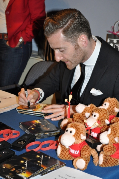 Photo Coverage: Paul Byrom Plays the Landmark Theatre Image