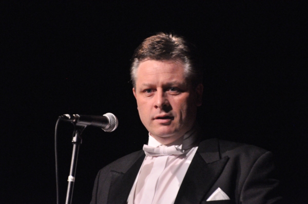 Photo Coverage: Tenor Anthony Kearns Plays Benefit Concert for OASIS Image