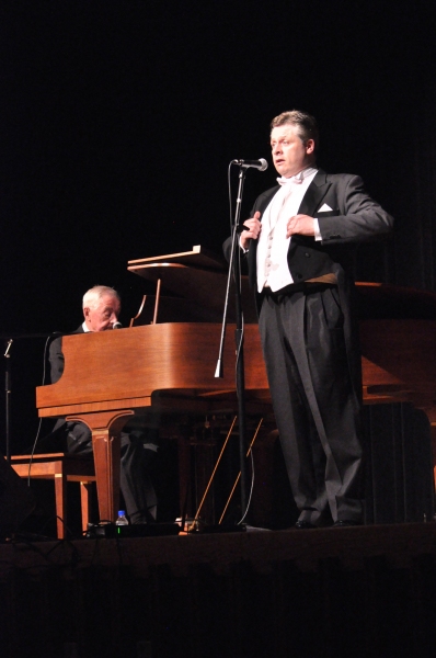 Photo Coverage: Tenor Anthony Kearns Plays Benefit Concert for OASIS Image
