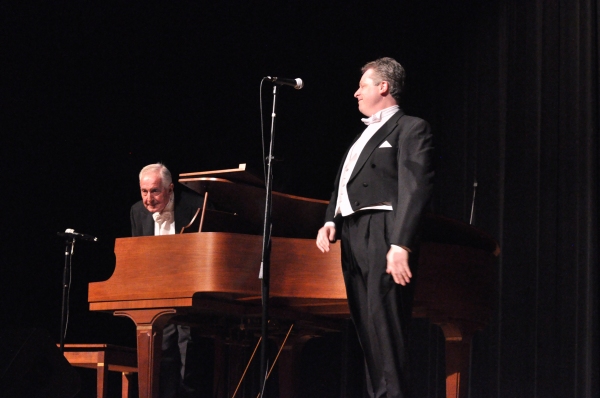 Photo Coverage: Tenor Anthony Kearns Plays Benefit Concert for OASIS Image