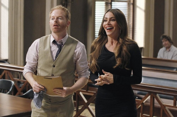 Photo Flash: First Look - MODERN FAMILY's Season Finale, Airing 5/22 Image