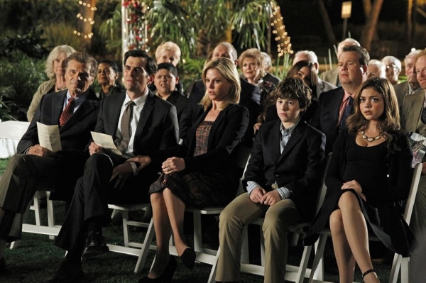 Photo Flash: First Look - MODERN FAMILY's Season Finale, Airing 5/22 Image