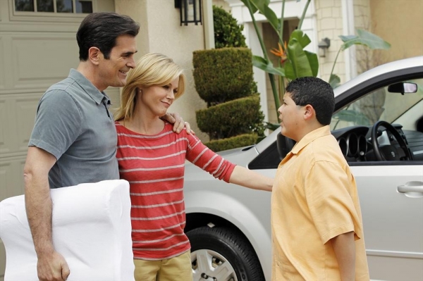 Photo Flash: First Look - MODERN FAMILY's Season Finale, Airing 5/22 Image