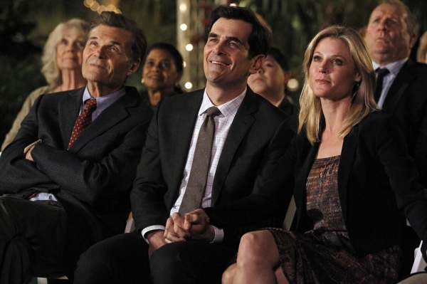 Photo Flash: First Look - MODERN FAMILY's Season Finale, Airing 5/22 Image