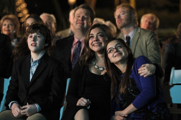 Photo Flash: First Look - MODERN FAMILY's Season Finale, Airing 5/22 Image