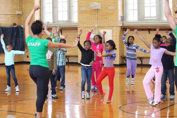 Photo Flash: Mara Davi, Taylor Frey and More Teach PS 221 Students in Brooklyn 