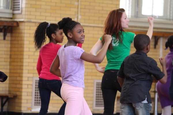 Photo Flash: Mara Davi, Taylor Frey and More Teach PS 221 Students in Brooklyn  Image