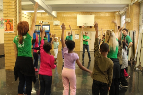 Photo Flash: Mara Davi, Taylor Frey and More Teach PS 221 Students in Brooklyn  Image