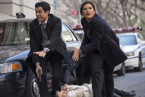 Photo Flash: LAW & ORDER: SVU's 'Poisoned Motive,' Airing 5/8 Image