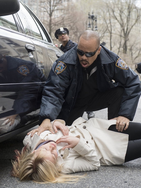 Photo Flash: LAW & ORDER: SVU's 'Poisoned Motive,' Airing 5/8 Image