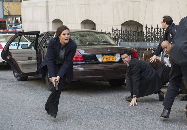 Photo Flash: LAW & ORDER: SVU's 'Poisoned Motive,' Airing 5/8 Image