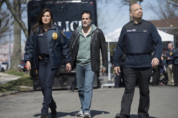 Photo Flash: LAW & ORDER: SVU's 'Poisoned Motive,' Airing 5/8 Image