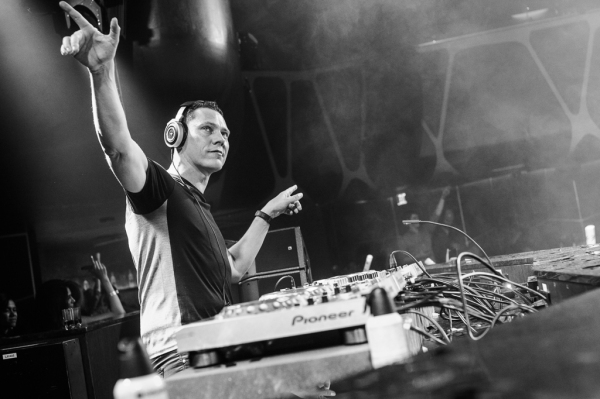 Photo Flash: Tiesto, Hilary Duff, Aziz Ansari and More Party at Hakkasan Las Vegas Image