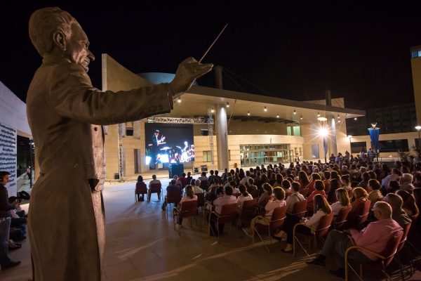 Photo Flash: New York Philharmonic Visits Istanbul, Zurich 