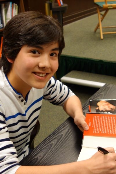 Photo Flash: Inside Alex Ko's Broadway Book Signing! 