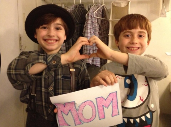 Photo Flash: Saturday Intermission Pics, May 11 - Mother's Day Edition with KINKY BOOTS, CHICAGO, NEWSIES and More!  Image