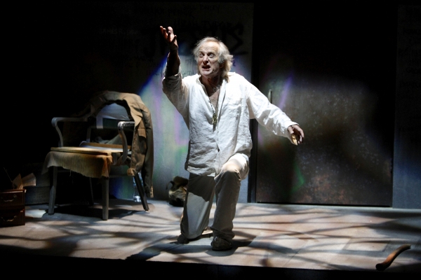 Photo Flash: First Look at Joseph Graves in Syracuse Stage's AN ILIAD Image