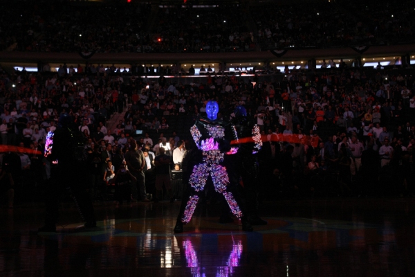 Photo Flash: Blue Man Group Visits New York Knicks Game Image