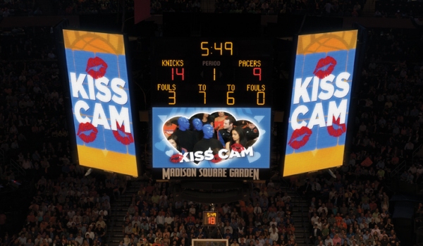 Photo Flash: Blue Man Group Visits New York Knicks Game Image