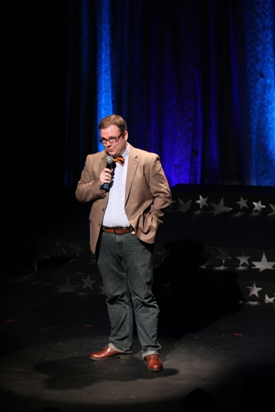 Justin Barnette makes the audience laugh and ends with the hilarious ''Bigger is Bett Photo